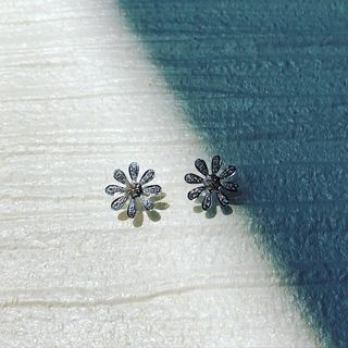 Photo by ToSeRu / ウォッチ&ジュエリーオンラインショップ on June 30, 2021. May be an image of jewelry.